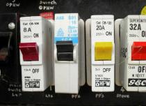 Как установить автоматический выключатель: пошаговый инструктаж по установке